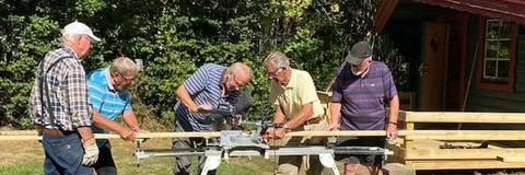 mænd der arbejder